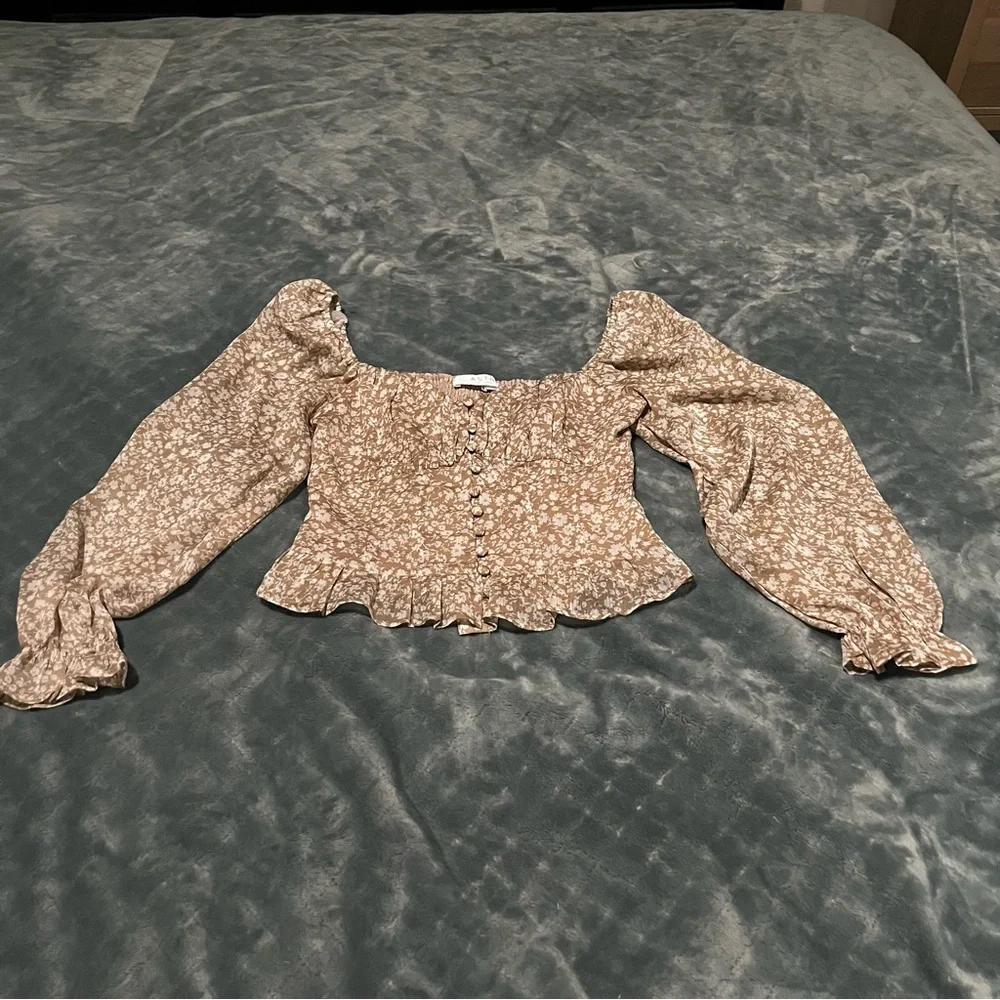 Astr Floral Blouse with Long Sleeves in‎ Tan